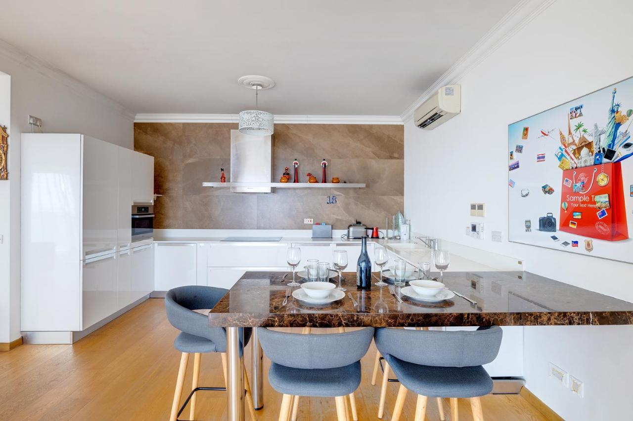Seafront Apartment In Sliema With Pool, Upmarket Complex エクステリア 写真