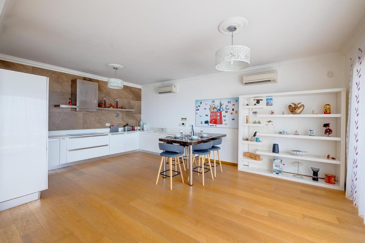 Seafront Apartment In Sliema With Pool, Upmarket Complex エクステリア 写真