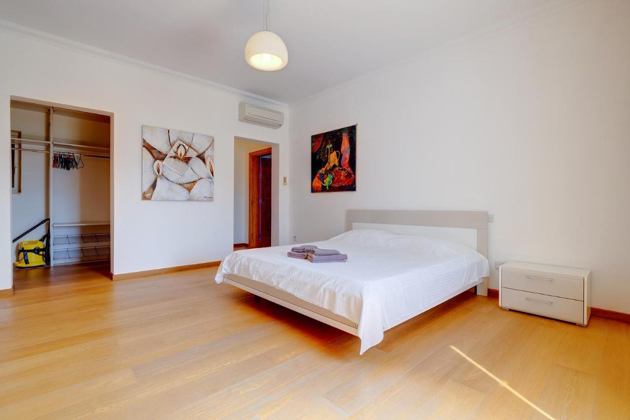 Seafront Apartment In Sliema With Pool, Upmarket Complex エクステリア 写真