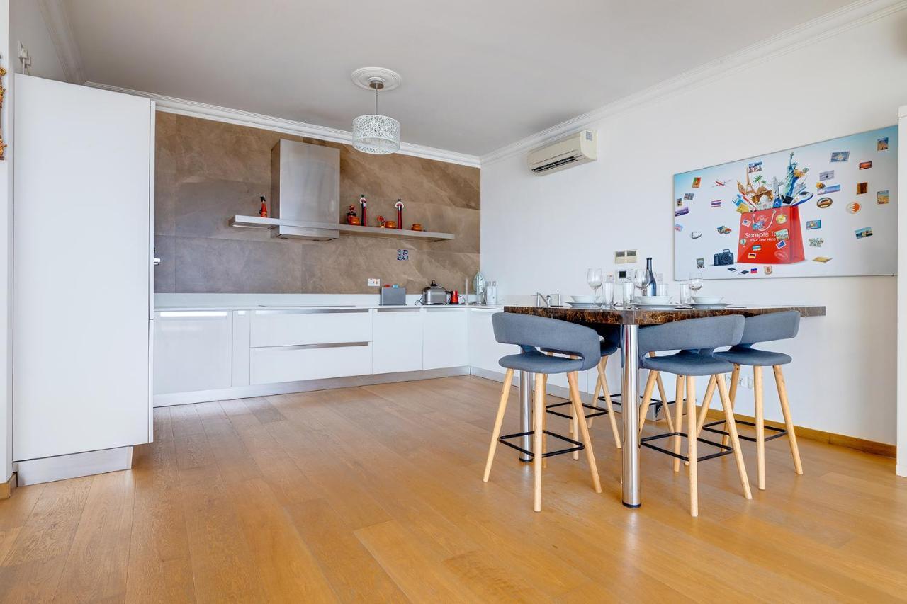 Seafront Apartment In Sliema With Pool, Upmarket Complex エクステリア 写真