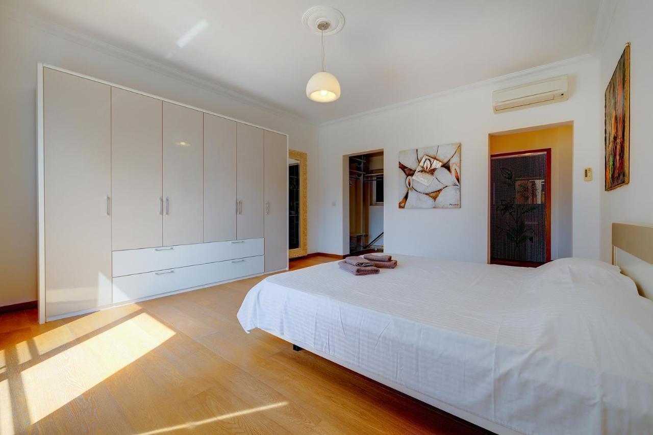 Seafront Apartment In Sliema With Pool, Upmarket Complex エクステリア 写真