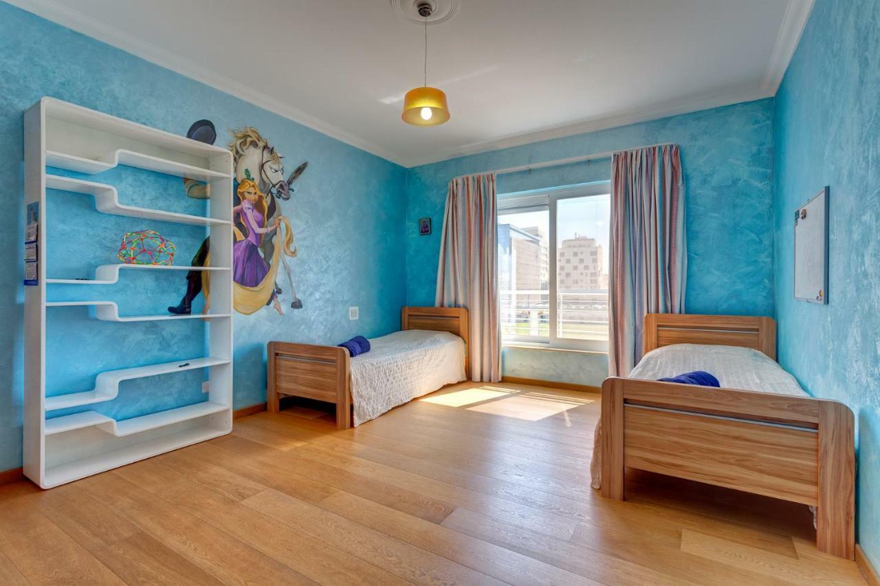 Seafront Apartment In Sliema With Pool, Upmarket Complex エクステリア 写真
