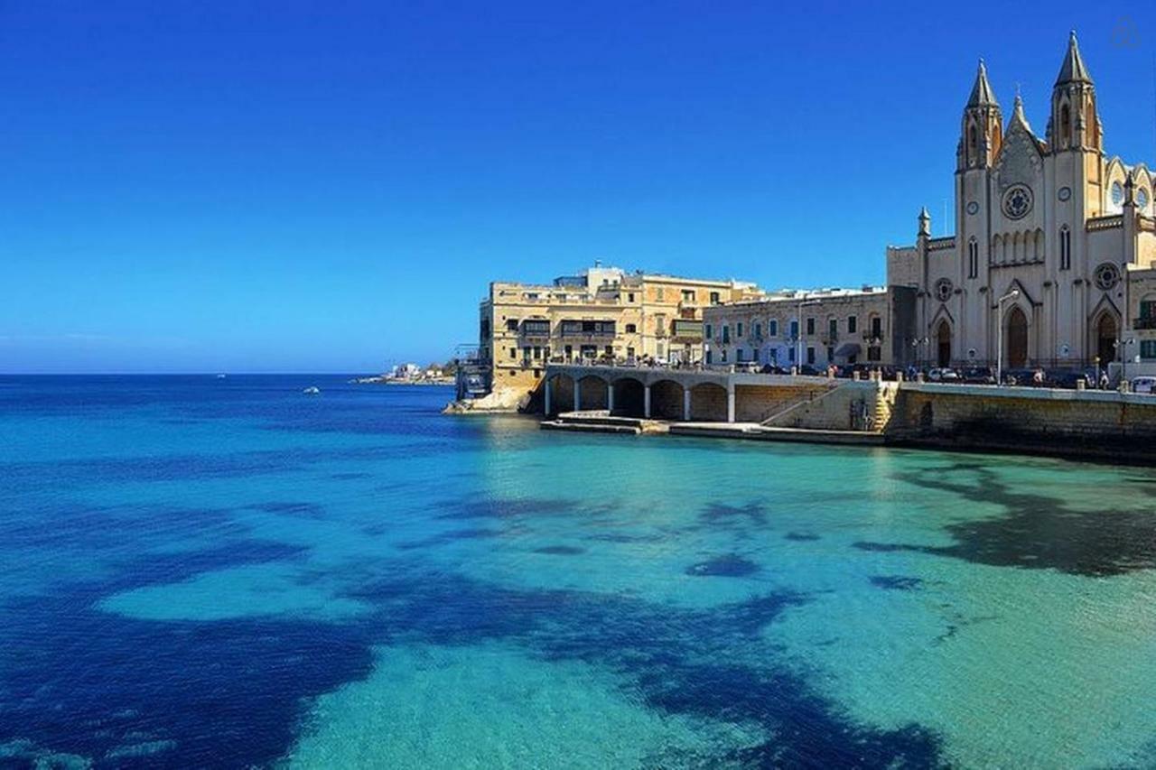Seafront Apartment In Sliema With Pool, Upmarket Complex エクステリア 写真