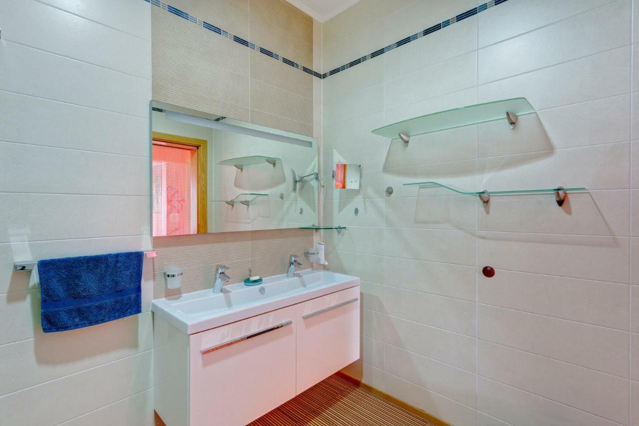 Seafront Apartment In Sliema With Pool, Upmarket Complex エクステリア 写真
