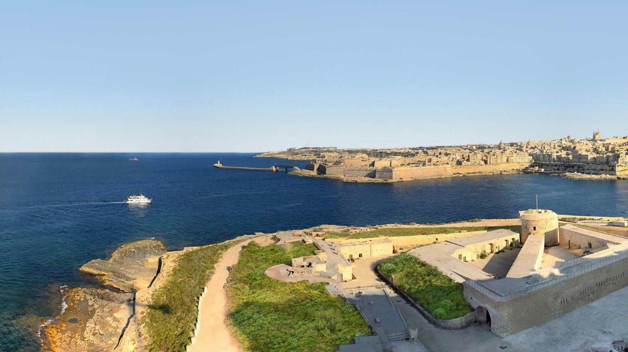 Seafront Apartment In Sliema With Pool, Upmarket Complex エクステリア 写真