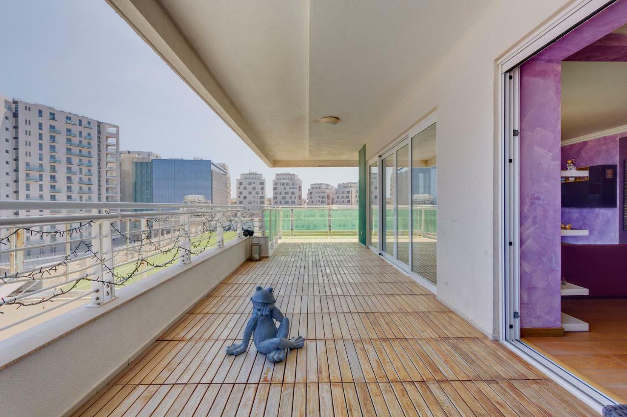Seafront Apartment In Sliema With Pool, Upmarket Complex エクステリア 写真